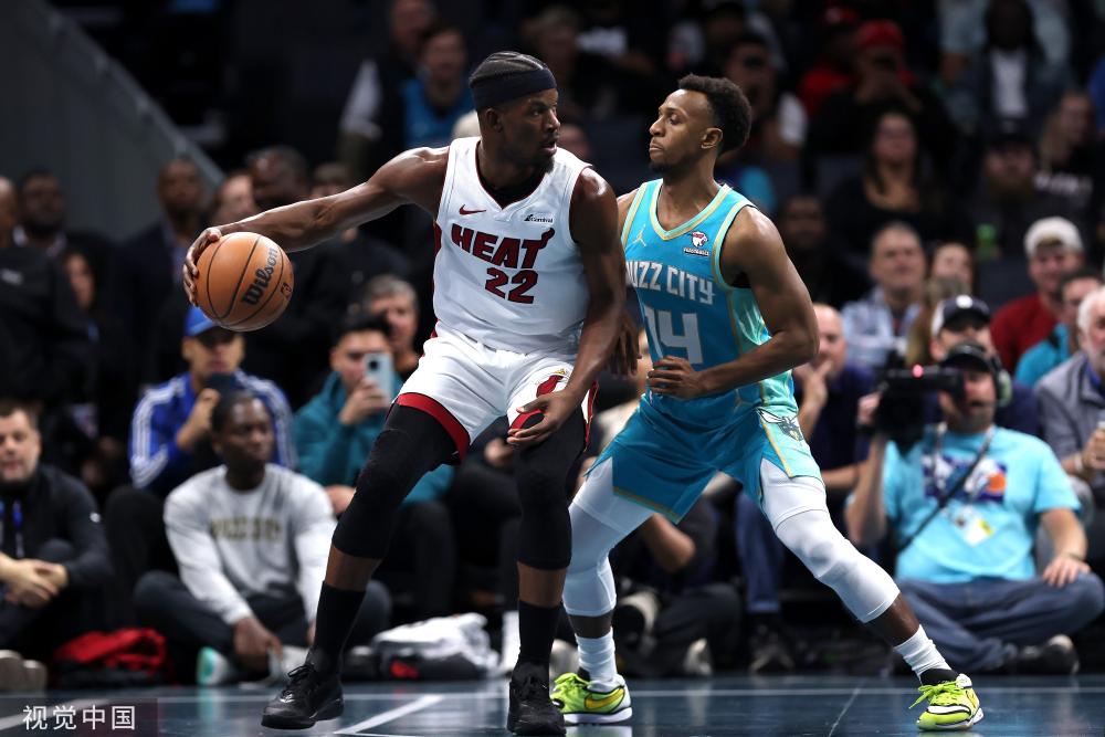 里竞技面前 里竞技面前