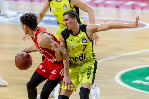 间稳坐教练 间稳坐教练