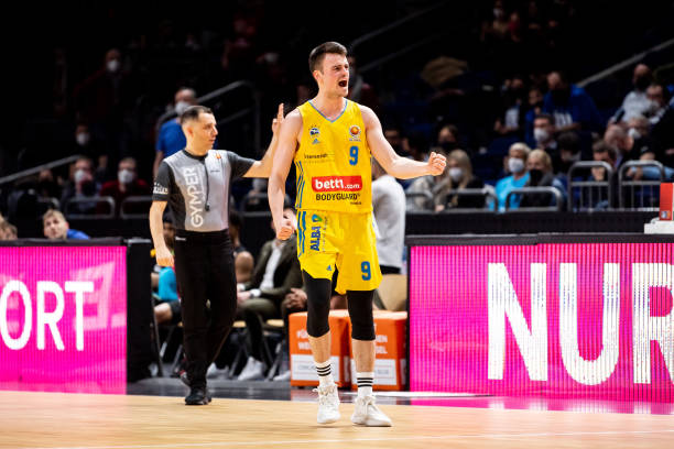 制片人还特 制片人还特